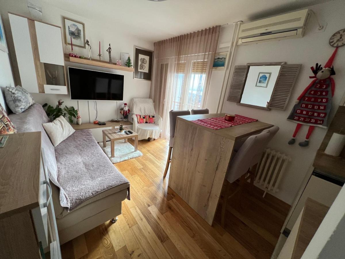 Apartment Ura リエカ エクステリア 写真